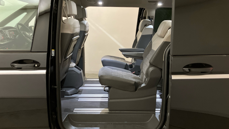 Volkswagen Multivan 2.0 TDI Style 5dr LWB DSG Diesel Estate